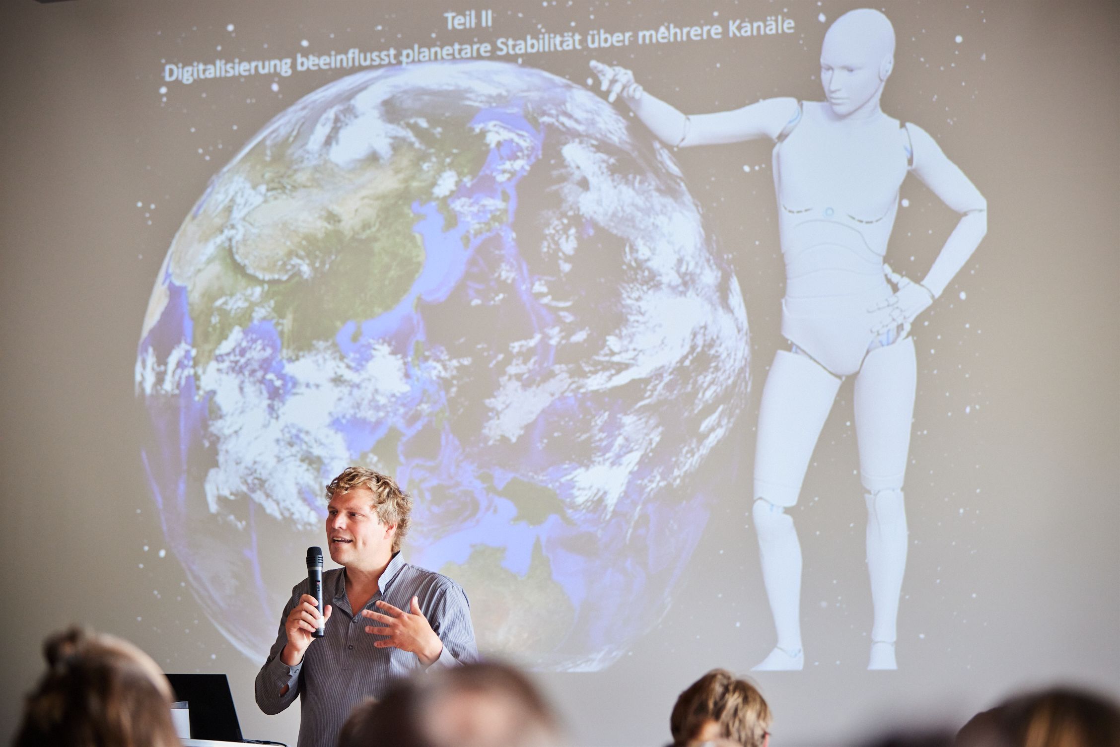 Prof. Dr. Felix Creutzig, Professor für Nachhaltigkeitsökonomie an der TU Berlin, Leiter der Arbeitsgruppe »Landnutzung, Infrastruktur und Transport« am Mercator Research Institute on Global Commons and Climate Change (MCC) und Leitautor des Fünften IPCC Sachstandsberichtes